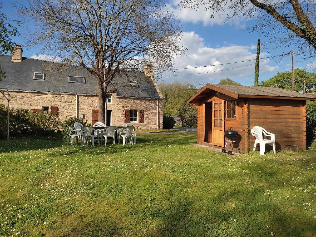 Casa vacanze Belle longère familiale avec jardin - nature&plages Limerzel